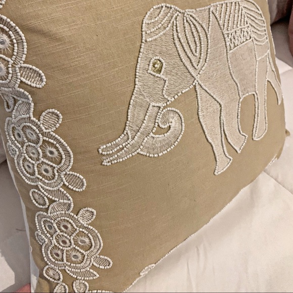 ❌❌**S*O*L*D**❌❌Gorgeous imported Beaded Elephant pillow - Picture 3 of 6